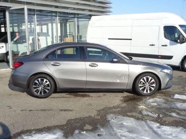 Mercedes-Benz A 180 A 180 d