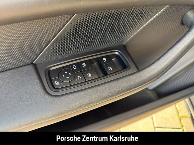 Porsche Taycan 4 Cross Turismo