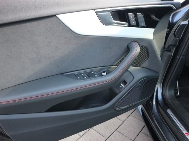 Audi RS4 Avant Quattro