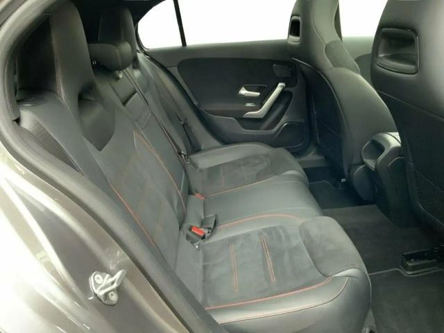 Mercedes-Benz A 180 AMG Line