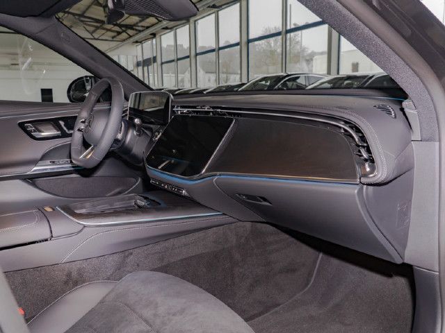 Mercedes-Benz E 200 AMG Line Sedan