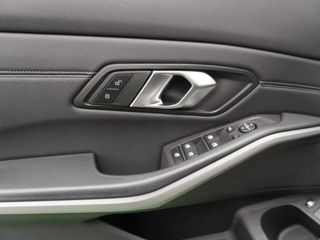 BMW 330 330e Touring