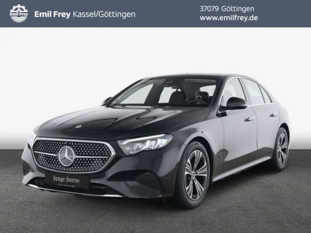 Mercedes-Benz E 200 Sedan