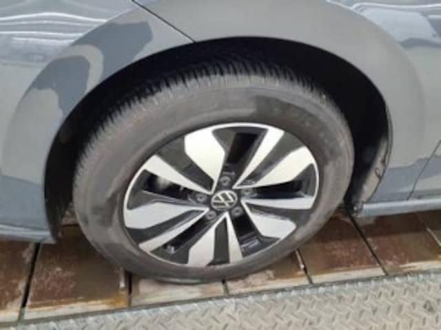 Volkswagen Golf 1.5 eTSI DSG