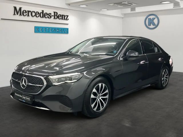 Mercedes-Benz E 200 AVANTGARDE Sedan