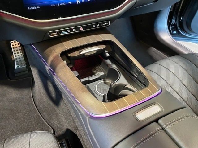 Mercedes-Benz E 220 AMG Line E 220 d Sedan