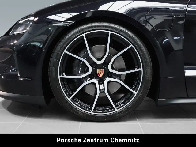 Porsche Taycan 4