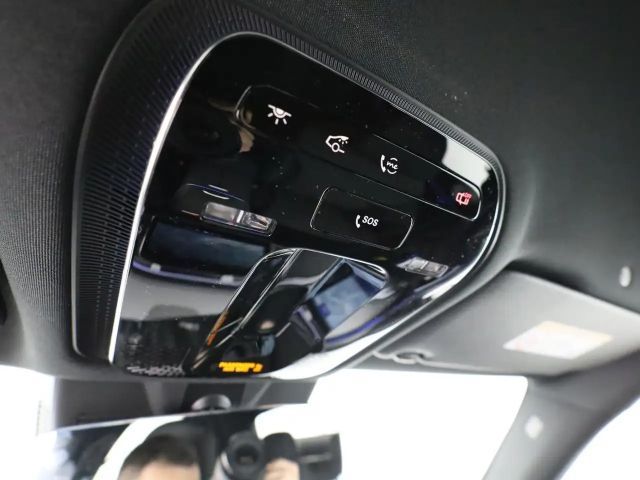 Mercedes-Benz E 200 Sedan