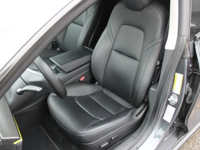 Tesla Model 3 AWD Performance