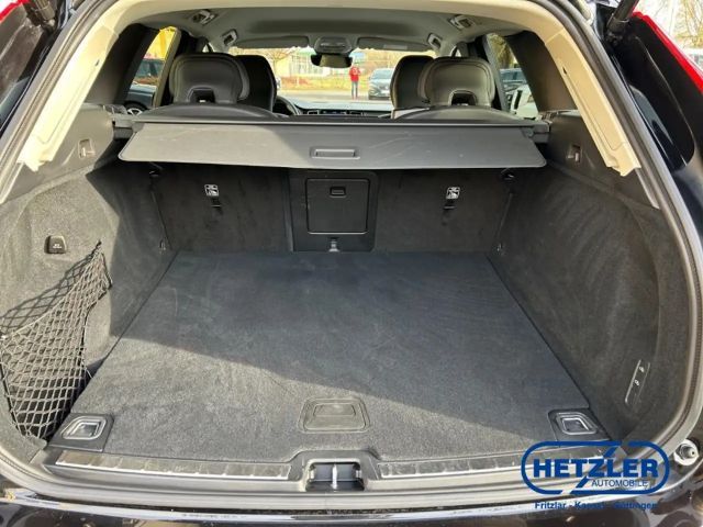 Volvo XC60 AWD Dark Plus