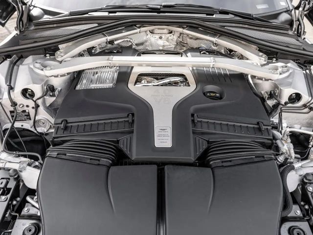 Aston Martin DBX Magnetic Silver