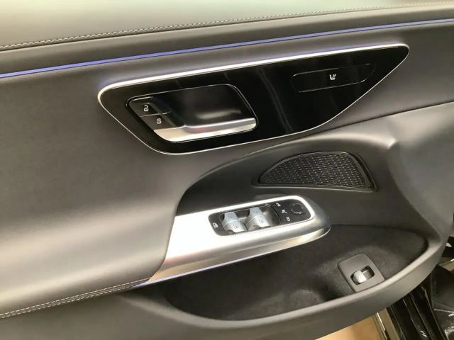 Mercedes-Benz E 200 AMG Line Sedan