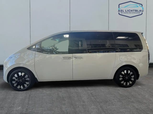 Hyundai Staria Signature