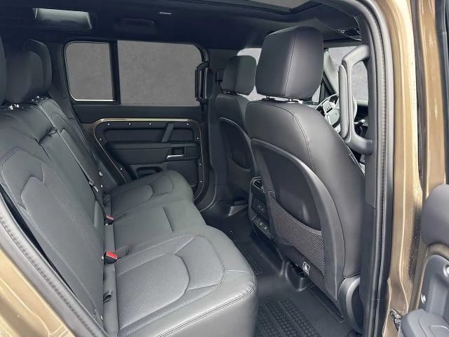 Land Rover Defender 110 D300 Dynamic SE