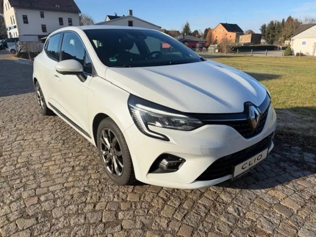 Renault Clio E-Tech Hybrid Intens