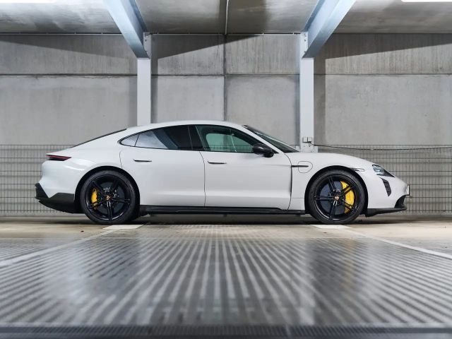 Porsche Taycan Turbo