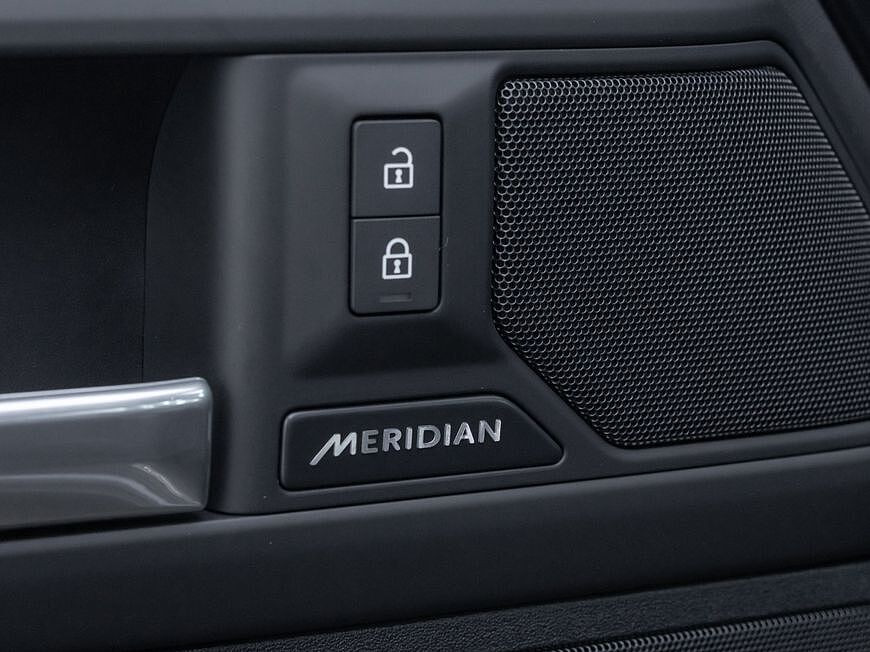 Land Rover Defender 110 Dynamic SE