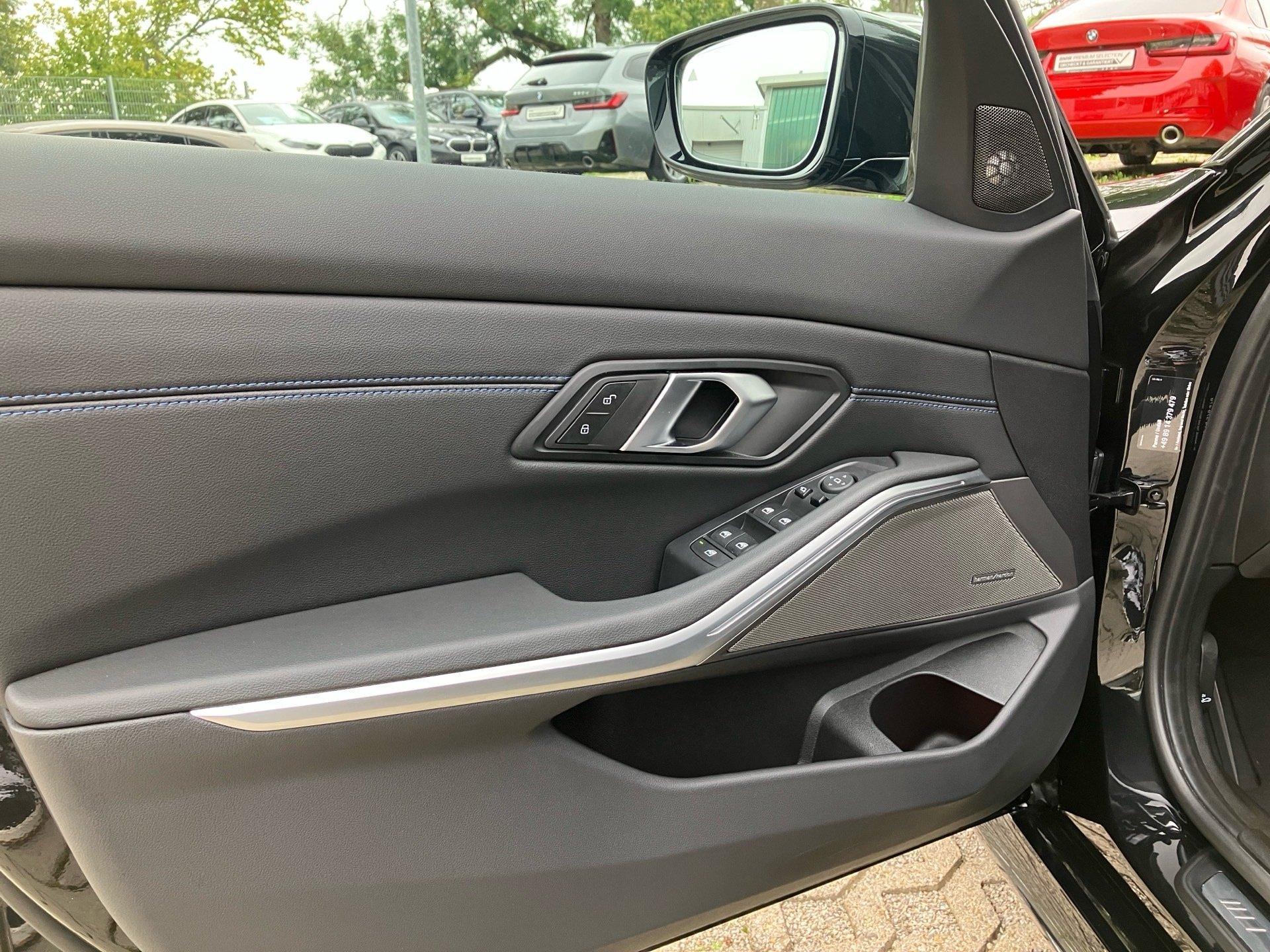 BMW 330 330i Sedan xDrive