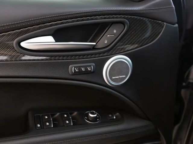 Alfa Romeo Stelvio AWD Quadrifoglio
