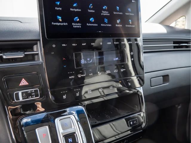 Hyundai Staria Signature