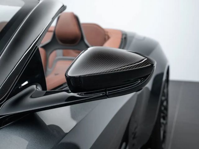 Aston Martin DBS 770 Ultimate Volante 1 OF 199/CARBON/BUCKET