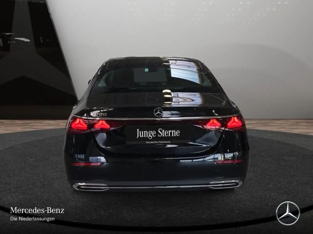 Mercedes-Benz E 200 AVANTGARDE Sedan