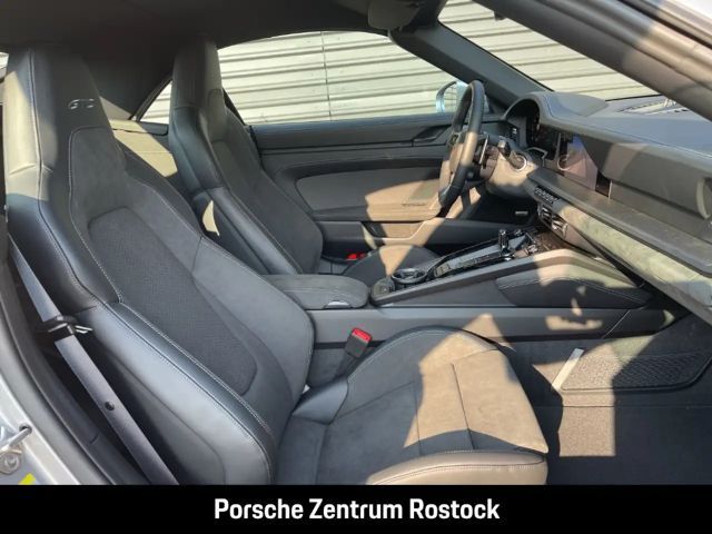 Porsche 992 Cabrio Carrera GTS