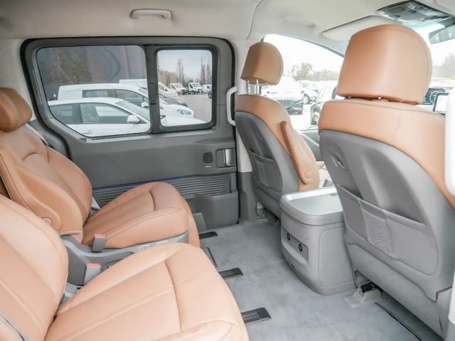Hyundai Staria Signature