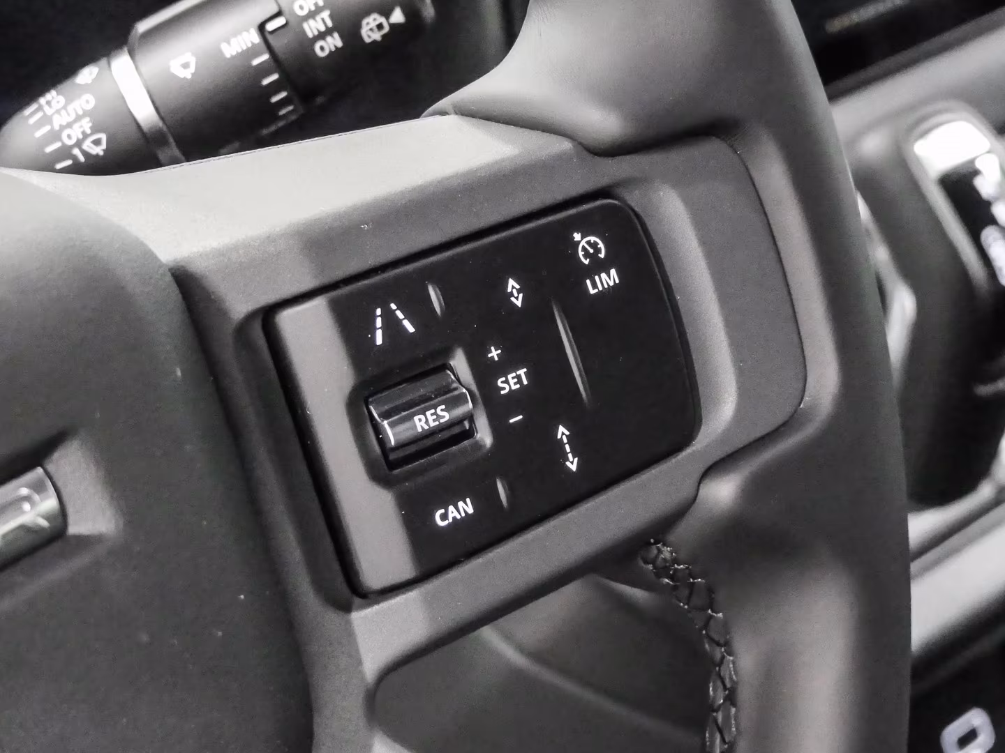 Land Rover Defender 90 D200 Dynamic SE