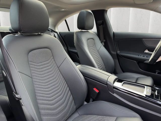 Mercedes-Benz CLA 180 Coupé Progressive