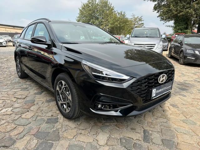 Hyundai i30 New i30 Kombi 1.5 DPi Sondermodell GO*LED,Navi.