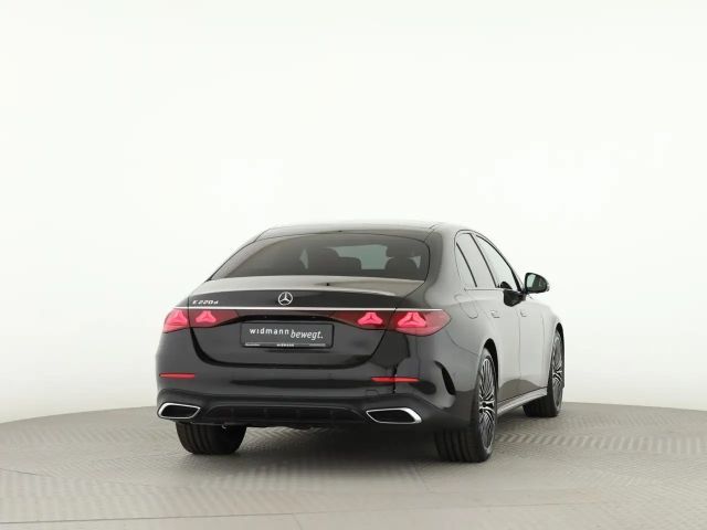 Mercedes-Benz E 220 E 220 d Sedan