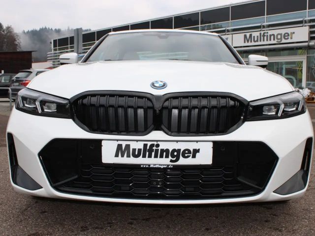 BMW 330 330e M-Sport Sedan xDrive