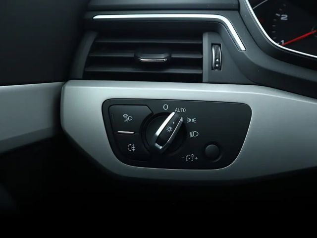 Audi A4 30 TDI Avant S-Line