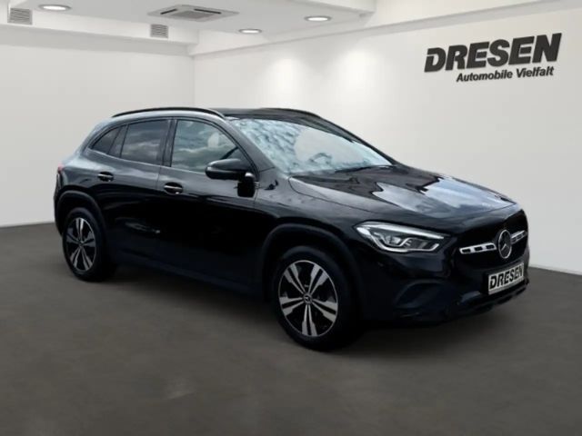 Mercedes-Benz GLA 200 4MATIC Progressive