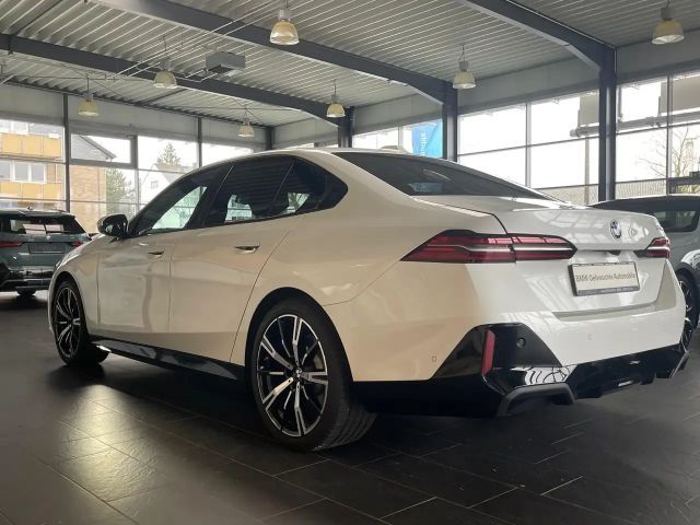 BMW 520 520i M-Sport Sedan