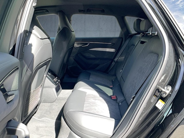 Audi A6 Avant Quattro S-Tronic