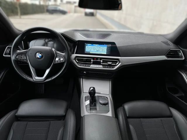 BMW 330 330e Sedan