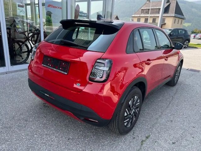 Fiat 600e Elektro (RED) 54 kWh *Tempomat*Klima*18.500km*