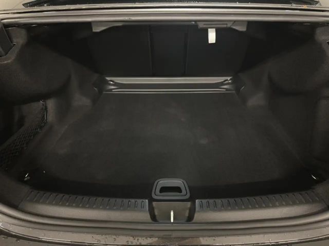 Mercedes-Benz E 200 AVANTGARDE Sedan