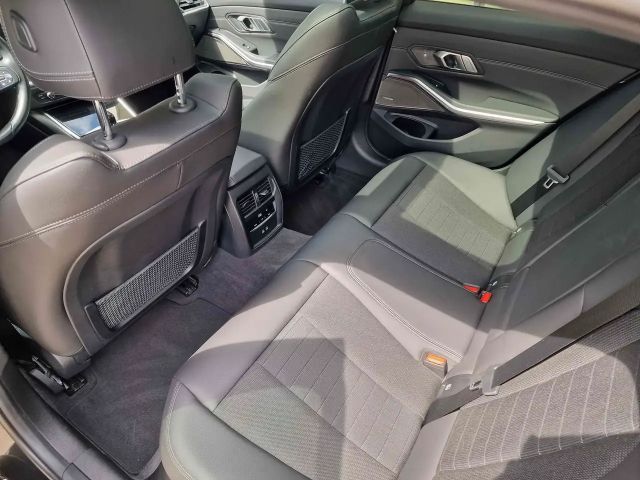 BMW 330 330i Sport Line xDrive