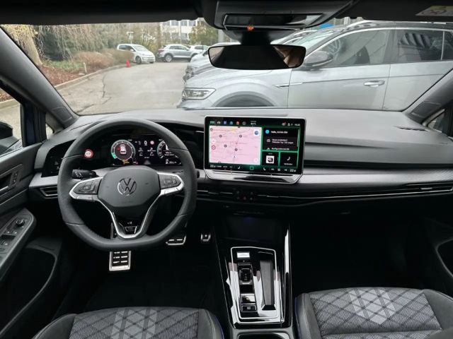 Volkswagen Golf 1.5 eTSI DSG Plus R-Line Style