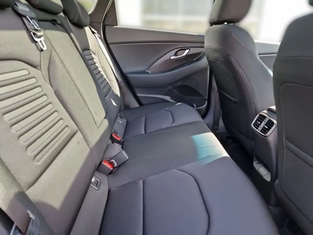 Hyundai i30 Advantage Hybrid T-GDi