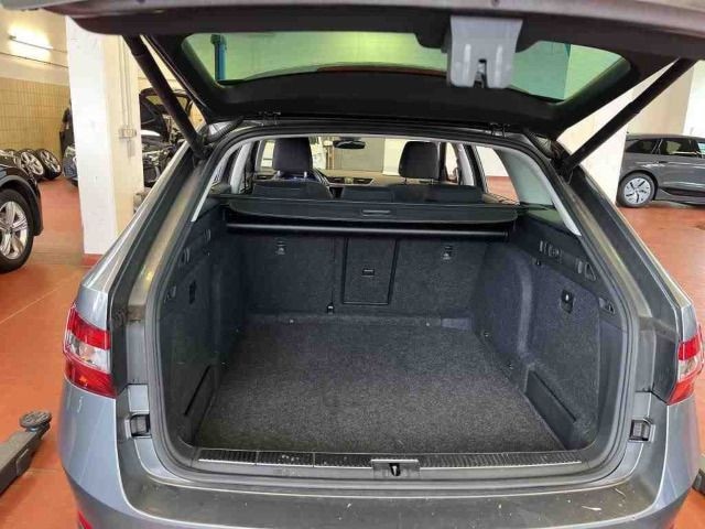 Skoda Superb 2.0 TDI Ambition Combi