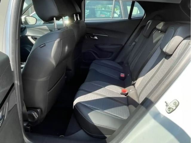 Peugeot E-2008 Allure Pack