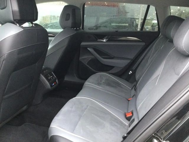 Volkswagen Passat 1.5 eTSI Business DSG Variant