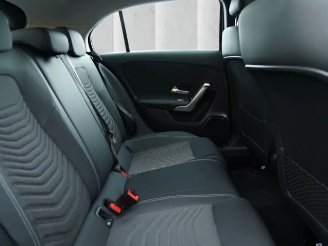 Mercedes-Benz A 180 Hatchback Progressive