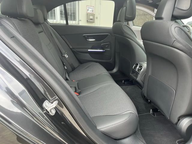 Mercedes-Benz C 180 AVANTGARDE Sedan