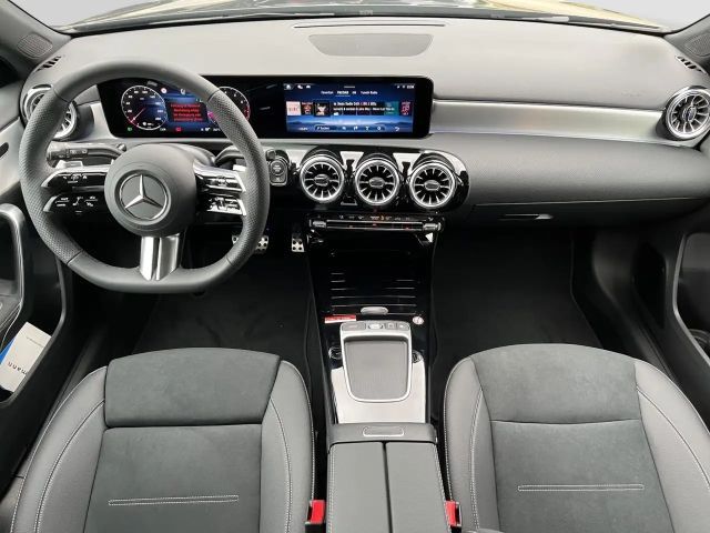 Mercedes-Benz A 200 AMG Line Hatchback