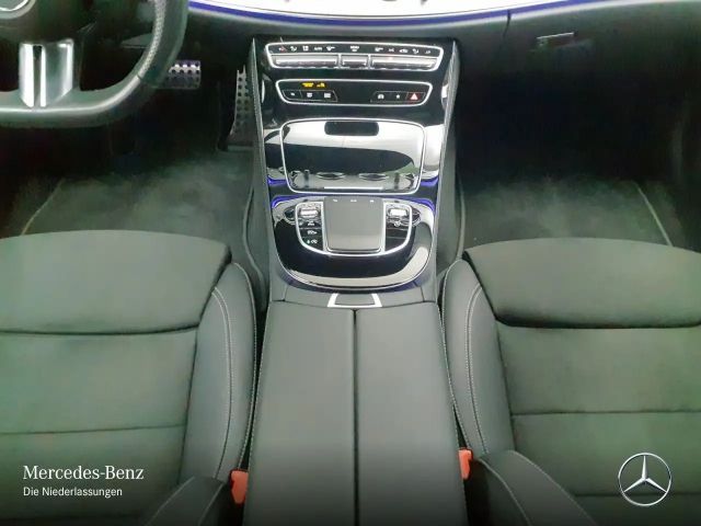 Mercedes-Benz E 300 AMG Line Sedan